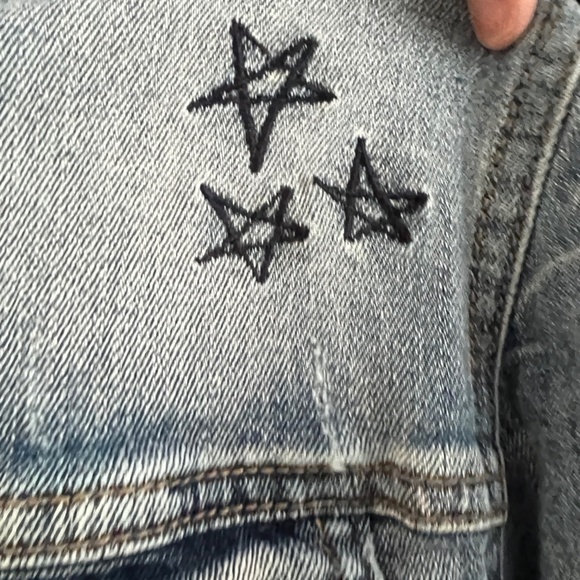 Crop jean jacket with patchwork and embroidery - Picture 4 of 8